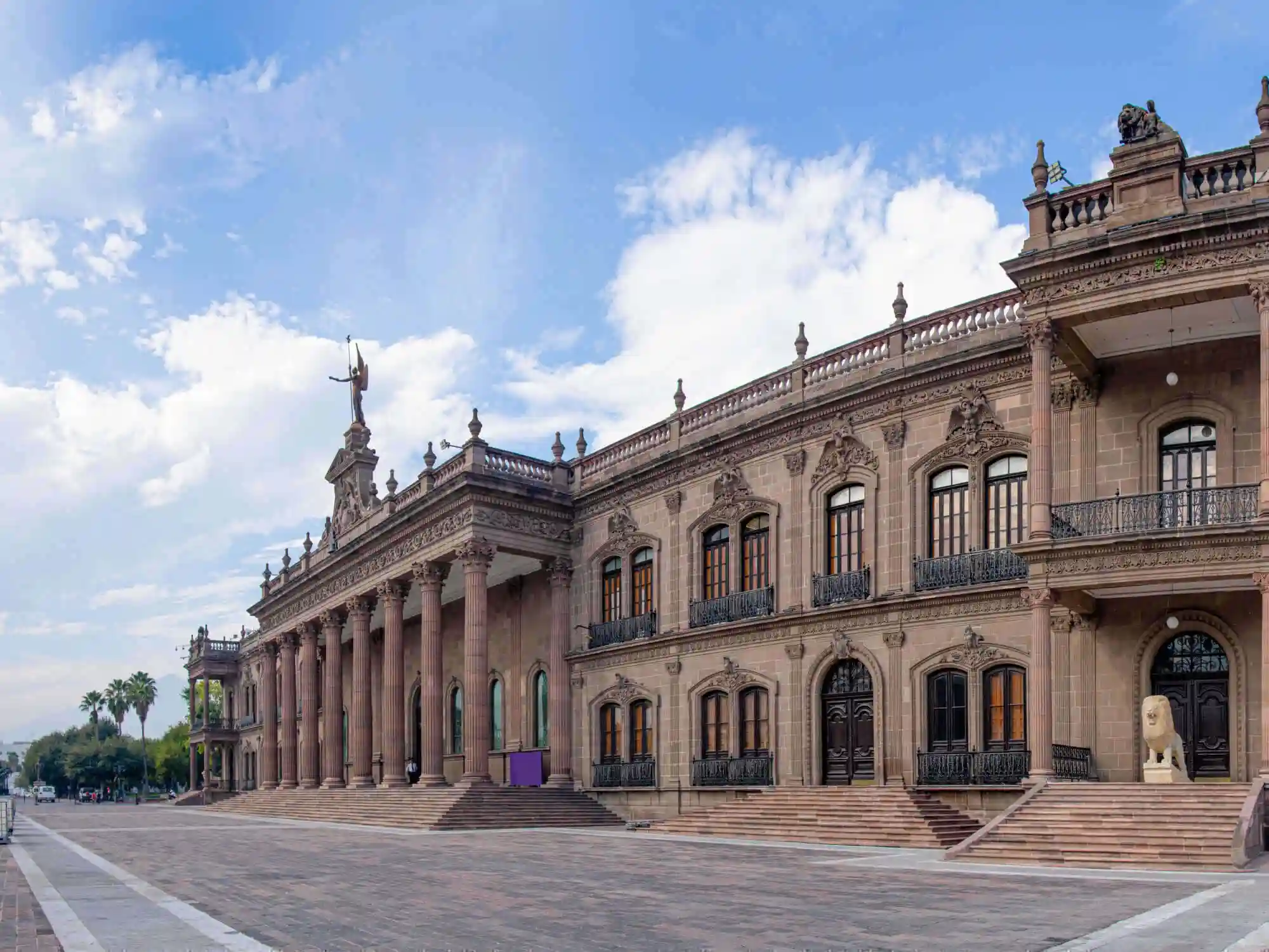 Monterrey SelfGuided Walking Tour Macroplaza Santa Luca  Fundidora image